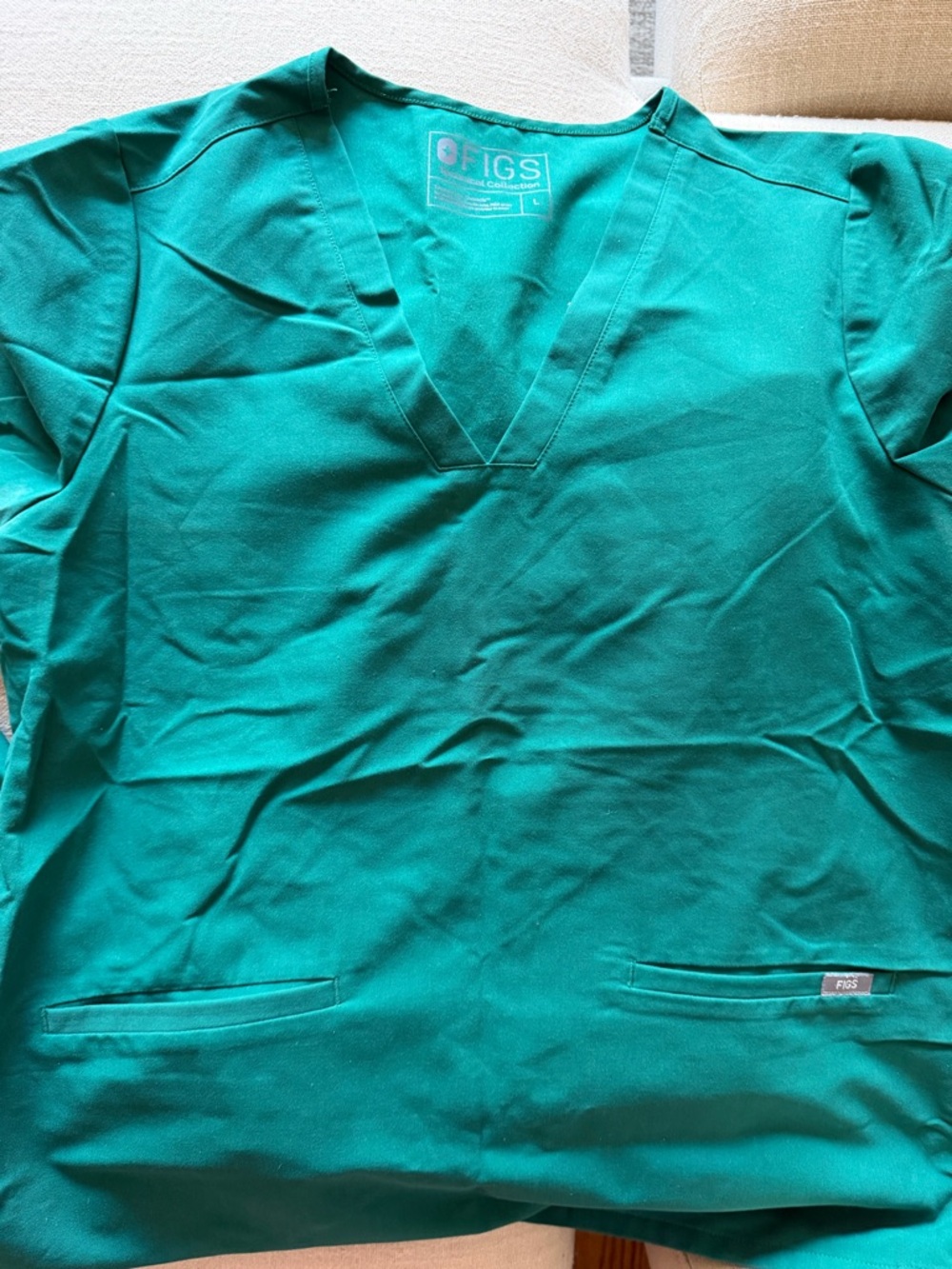 Figs Women's V-Neck Scrub Top & Bottom set in Green